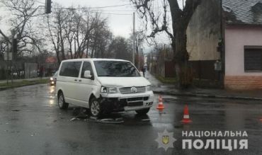 Тройное ДТП в Ужгороде на центральной улице: Пострадала 22-летняя девушка 