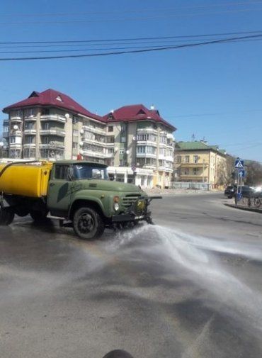 В Ужгороде серьезнее занялись дезинфекцией улиц