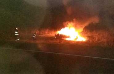 В Закарпатье автомобиль слетел с трассы в кювет и загорелся