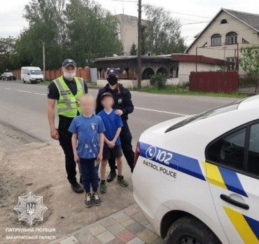 В Закарпатье два потерянных ребёнка на обочине дороги вызвали у людей настоящее волнение 