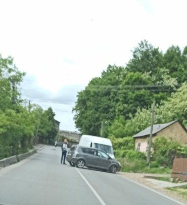 ДТП в Закарпатье: Водители ждут полицию, автомобилям досталось