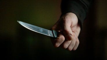 Поножовщина на Закарпатье: Молодой парень попал в реанимацию с ножом в животе