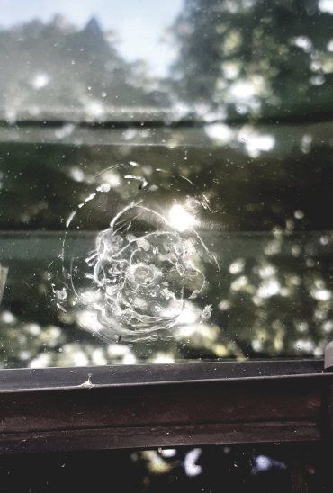 В Закарпатье представители ромского населения напали на автомобиль "скорой" 