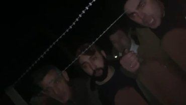 "Ты гадина!:" В Закарпатье десятки жителей налетели на пограничником с пугающими угрозами 