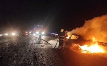 Появилось фото с места ДТП в Закарпатье, где иномарка загорелась после столкновения как спичка 