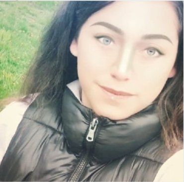 Лежала в кювете: В соцсетях показали как выглядела 19-летняя девушка, найденная мертвой в Закарпатье