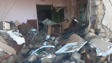 Шокирующее ДТП в Закарпатье: Автомобиль, врезавшись в дом, обрушил целую стену 