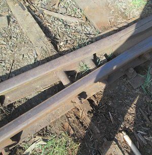 Кража в Мукачево: 30-летняя женщина демонтировала 20 метров железнодорожного пути