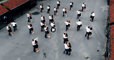 Прощальний танець випускників міста над Латорицею "підірвав" Інтернет