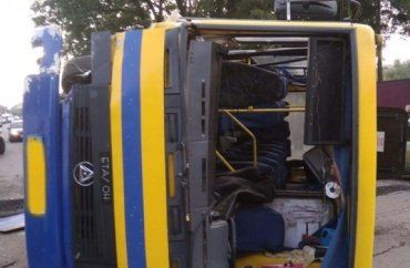 Страшна ДТП за участі автобуса на автошляху Мукачево-Рогатин з купою постраждалих — деталі