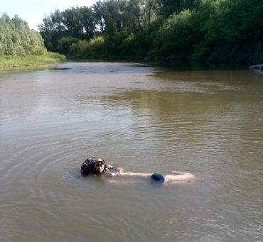 В Закарпатье на берег реки выбросило труп человека 