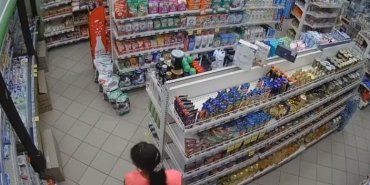Крадії-маніяки "чистять" торговельні точки у столиці Закарпаття
