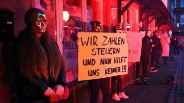 Проститутки немецкого Гамбурга требуют открытия публичных домов