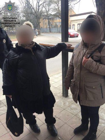 В Ужгороде патрульные задержали воровок, которые обокрали гражданку Турции 