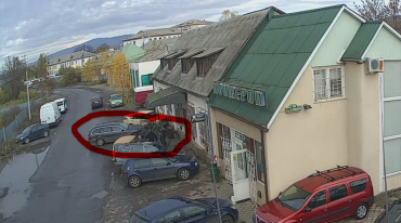 Припарковался: В Закарпатье видеокамеры зафиксировали масштабное ДТП 