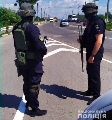 В Закарпатье правоохранители усиленно патрулируют улицы городов и сел, автостанции и железнодорожные вокзалы