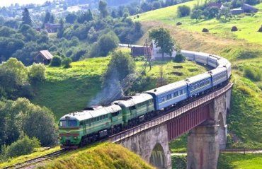 Прифронтовую Луганщину и туристическое Закарпатье "объединили" пассажирским поездом