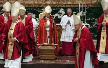 Папа Римский Франциск лишил монашеского сана 9 монахов с Украины