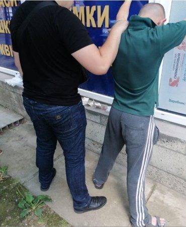 "Закоренелого" продавца наркотиков задержала полиция Закарпатья