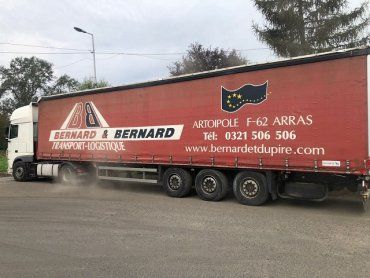 В Закарпатье на границе задержали три подозрительных грузовика