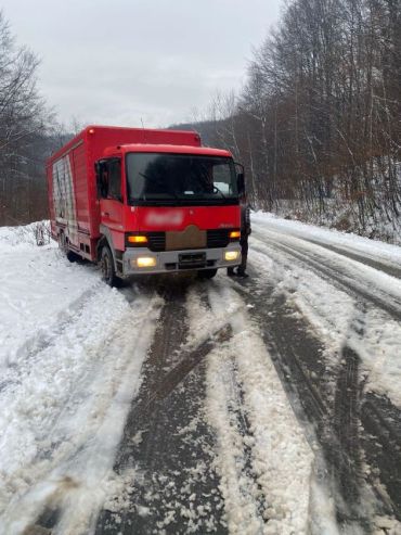 Непогода в Закарпатье: На дорогах появились автожертвы снега 