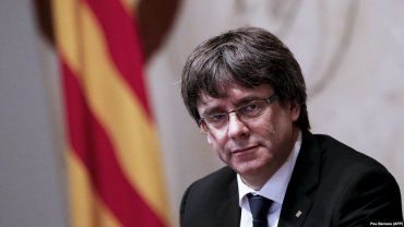 Парламент Каталонии требует разрешить Пучдемону снова возглавить автономию