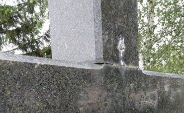Вандали "облюбували" один із цвинтарів на околиці міста Ужгород