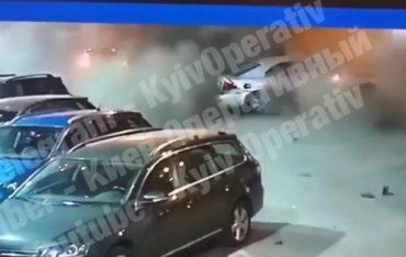 В Киеве возле супермаркета неизвестные заминировали машину сотрудника военной разведки 
