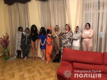 Масштабная спецоперация: В Киеве арестовали за раз полсотни "ночных бабочек" вместе с организаторами 