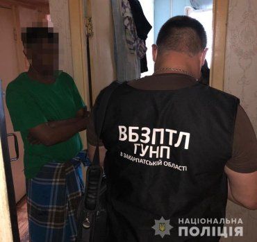 Полицейские раскрыли схему иностранца-"бизнесмена", который через Закарпатье зарабатывал кучу денег