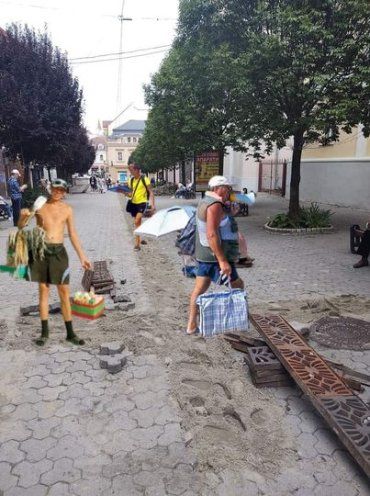 "Гениальное" решение властей в Ужгороде вызвало волну мемом в соцсетях 