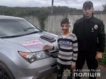 В Ужгороде 15-летний ром с улыбкой показал полиции украденные 2 тысячи долларов 