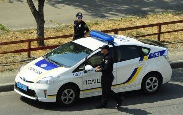 В Закарпатье автомобиль патрульных пострадал от рук преступников 