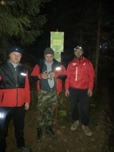 Вторые сутки поиска: В Закарпатье спасатели показали как разыскивают исчезнувшего грибника 