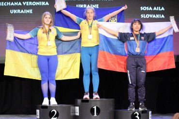 Просто невероятно!: 16-летняя девочка из Закарпатья стала чемпионкой Европы по армрестлингу