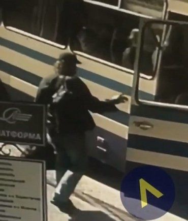 Опубликовали видео, как "луцкий террорист" попал в автобус