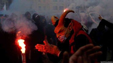 Водометы и газ: В Праге жёстко разогнали участником "коронавирусного" протеста, задержаны сотни людей