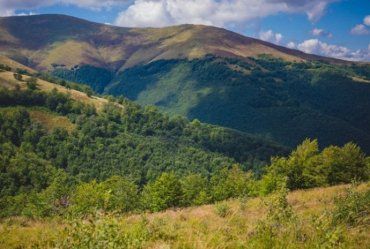 У горах Закарпаття провели спецоперацію з порятунку травмованого туриста з першої столиці України