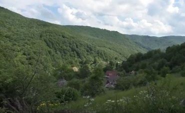 Спрятанное в горах на Закарпатье в село Ликицары