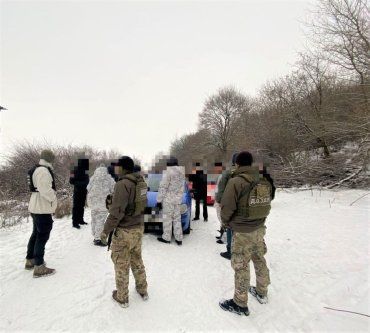 Топ маскировка: Перевозчики нелегалов в Закарпатье вышли на новый уровень