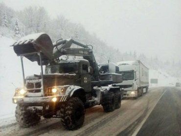 Непогода на на Закарпатье: отбуксировано 37 авто, 17 населенных пунктов без света