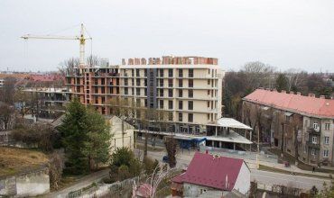 Чудище на Собранецкой-Гойды уже превысило этажность, указанную в паспорте строительства
