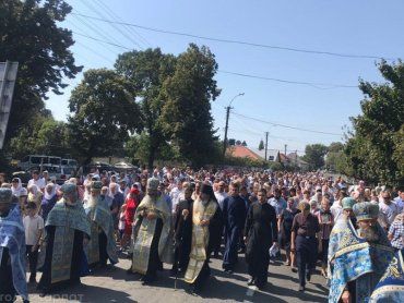 Православні Закарпаття пройшли Хресним ходом навколо міста Виноградів