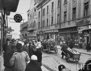 Фотографии Ужгорода 1937 - 1939 годов американского журнала "Life". Базар на ул. Корзо