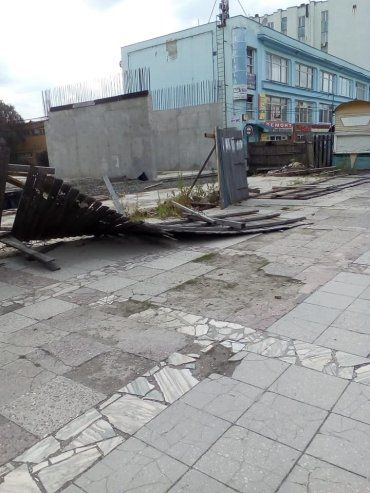 Площадь Кирилла и Мефодия в Ужгороде ничего кроме ужаса не вызывает 