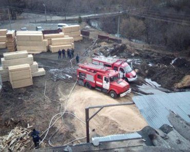 В Закарпатье 11 человек тушили большой пожар 