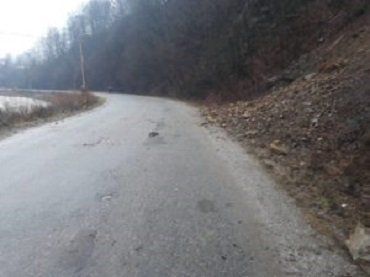 В Закарпатье на автотрассу "Мукачево-Рогатин" сошел оползень