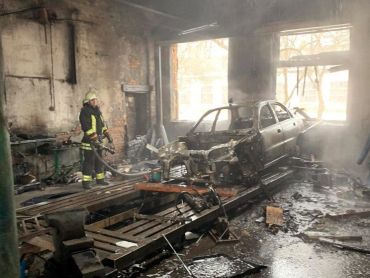 В Закарпатье пока работники отошли, автомастерскую охватил неистовый огонь