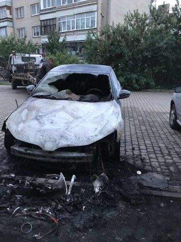 Автомобіль офіцера Держприкордонслужби підпалили на Закарпатті 