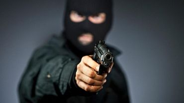 Разбойное нападение в Мукачево: У кассирши похитили больше 500 000 гривен 